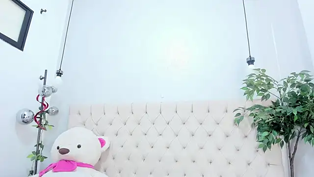 Victoria Coleman online show from 04/28/26, 06:57