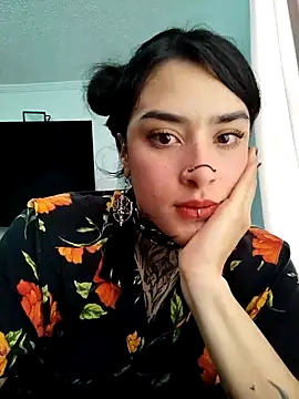 taaylor33 online show from 10/15/25, 06:30