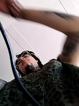 taaylor33 online show from 11/19/25, 05:57