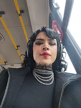 taaylor33 online show from 04/17/26, 09:51