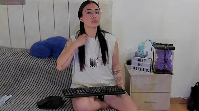 Snapshot of anny_roberts chatting on 05/19/26, 07:09 anny roberts online show from 05/19/26, 07:09