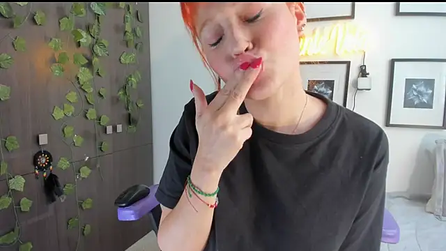 Annie Velas  online show from 07/14/26, 07:52