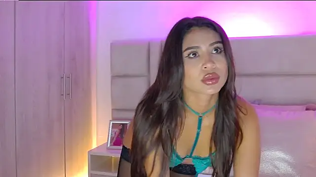 Snapshot of HaileyBaldwin chatting on 12/11/24, 12:54 HaileyBaldwin online show from 12/11/24, 12:54