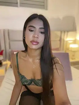 Snapshot of HaileyBaldwin chatting on 12/13/24, 04:43 HaileyBaldwin online show from 12/13/24, 04:43