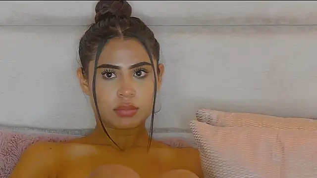 Snapshot of HaileyBaldwin chatting on 01/14/25, 03:43 HaileyBaldwin online show from 01/14/25, 03:43