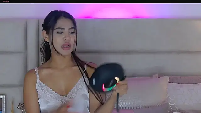 Snapshot of HaileyBaldwin chatting on 01/18/25, 02:14 HaileyBaldwin online show from 01/18/25, 02:14