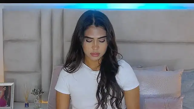 Snapshot of HaileyBaldwin chatting on 01/25/25, 04:56 HaileyBaldwin online show from 01/25/25, 04:56