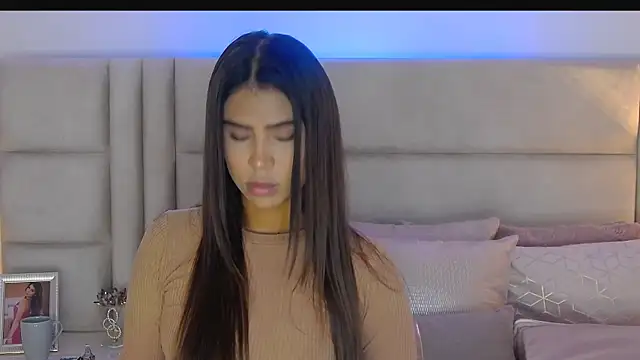 Snapshot of HaileyBaldwin chatting on 02/02/25, 08:19 HaileyBaldwin online show from 02/02/25, 08:19