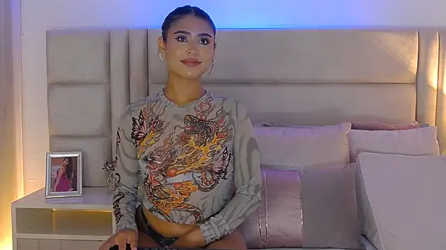 Snapshot of HaileyBaldwin chatting on 02/04/25, 10:02 HaileyBaldwin online show from 02/04/25, 10:02