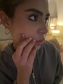 Snapshot of HaileyBaldwin chatting on 02/27/25, 05:24 HaileyBaldwin online show from 02/27/25, 05:24