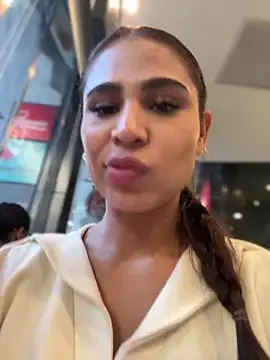 Snapshot of HaileyBaldwin chatting on 03/06/25, 10:41 HaileyBaldwin online show from 03/06/25, 10:41