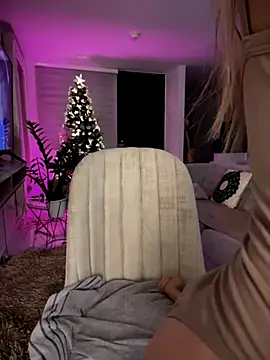 Snapshot of carolina__star chatting on 12/04/25, 02:32 carolina star online show from 12/04/25, 02:32