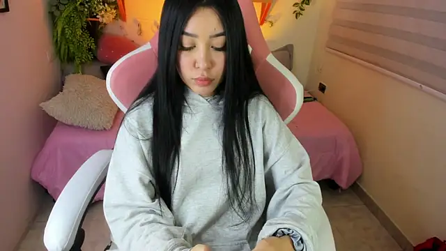 Starliee   online show from 10/24/25, 12:41