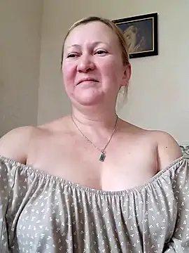 Snapshot of blondyaguar chatting on 12/03/24, 10:17 blondyaguar online show from 12/03/24, 10:17