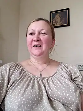 Snapshot of blondyaguar chatting on 12/16/24, 11:44 blondyaguar online show from 12/16/24, 11:44