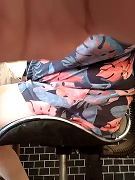 Snapshot of blondyaguar chatting on 02/06/25, 01:54 blondyaguar online show from 02/06/25, 01:54