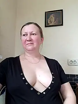 Snapshot of blondyaguar chatting on 03/13/25, 01:18 blondyaguar online show from 03/13/25, 01:18