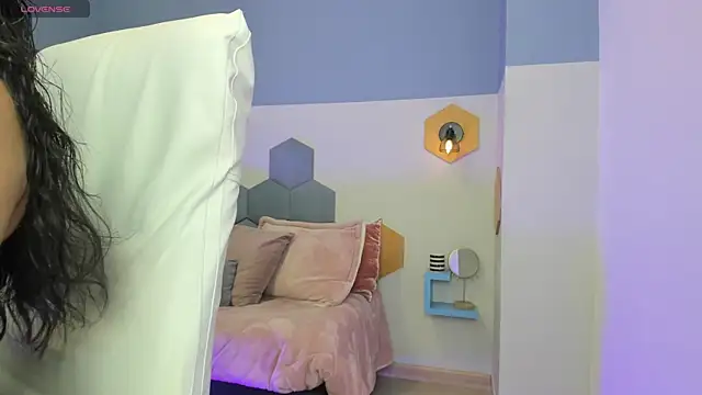 Chloe fischer  online show from 10/23/25, 02:38