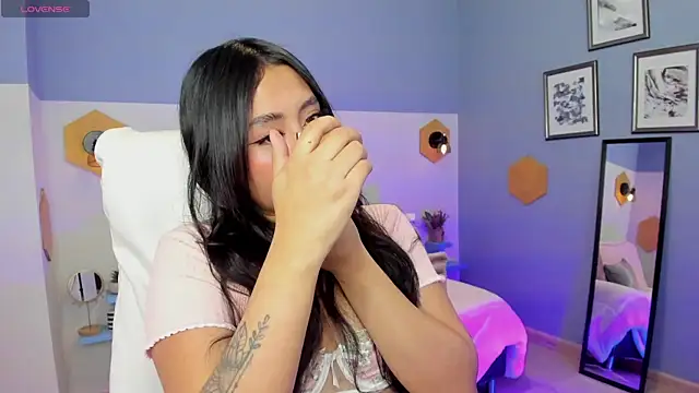 Chloe fischer  online show from 11/26/25, 03:13