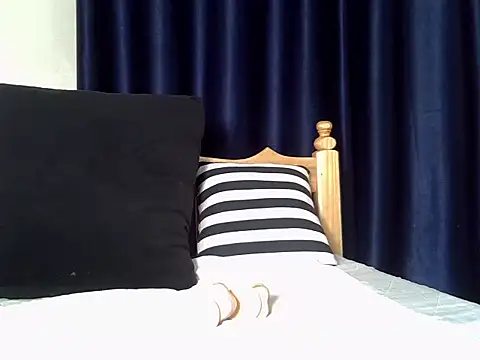 Snapshot of curvy_natallie chatting on 09/30/25, 11:04 curvy natallie online show from 09/30/25, 11:04