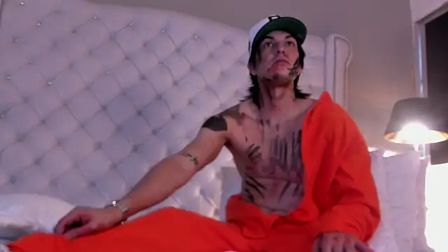 Karimferrer online show from 10/31/25, 08:10