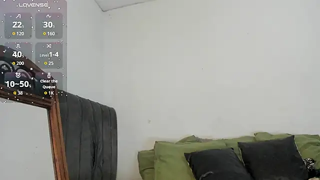 Snapshot of latinaStepmom chatting on 09/23/25, 01:03 latinaStepmom online show from 09/23/25, 01:03