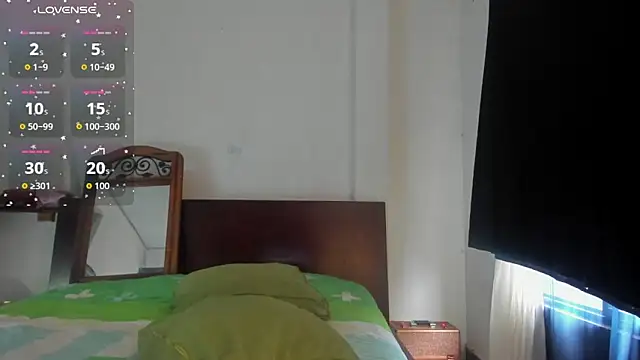 Snapshot of latinaStepmom chatting on 10/04/25, 07:23 latinaStepmom online show from 10/04/25, 07:23