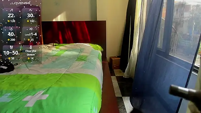 Snapshot of latinaStepmom chatting on 10/29/25, 08:43 latinaStepmom online show from 10/29/25, 08:43