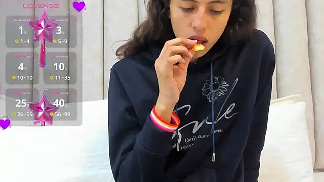 FreyaMoller online show from 02/08/25, 07:16