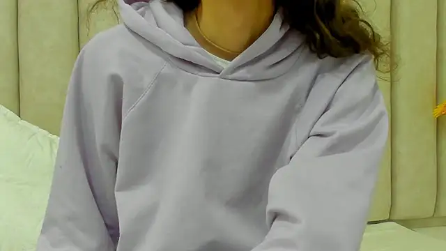 FreyaMoller online show from 10/13/25, 07:47