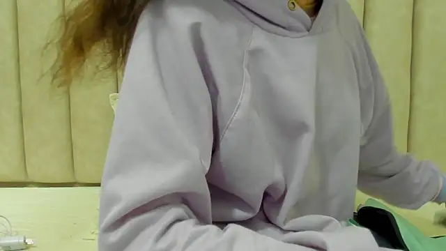 FreyaMoller online show from 10/15/25, 06:19