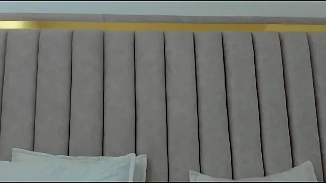 FreyaMoller online show from 12/04/25, 01:20