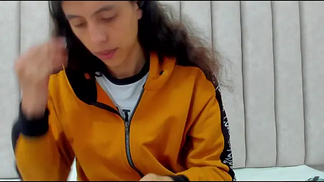 FreyaMoller online show from 12/22/25, 01:52