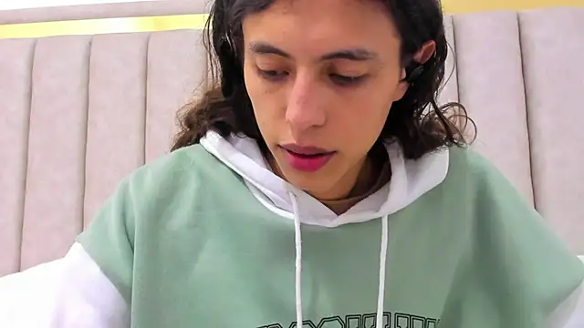 FreyaMoller online show from 03/12/26, 06:36