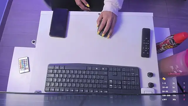 sophie alice  online show from 10/04/25, 12:47