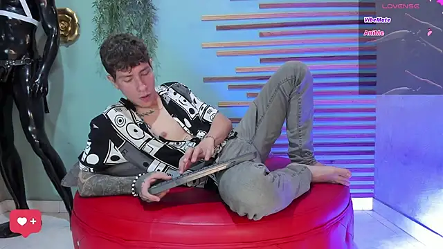 Snapshot of french_sexx chatting on 11/06/25, 07:37 french sexx online show from 11/06/25, 07:37