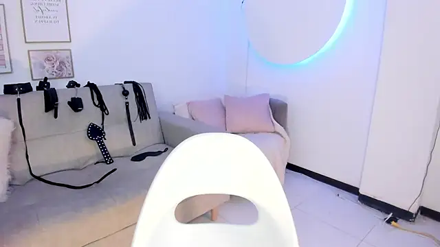 RACHEL EV online show from 01/31/25, 04:03