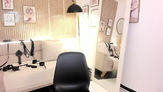 RACHEL EV online show from 09/18/25, 04:36