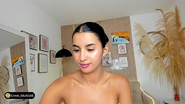 Snapshot of Kimm_khalifa chatting on 01/25/25, 02:04 Kimm khalifa online show from 01/25/25, 02:04