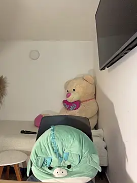 Kimm khalifa online show from 04/06/26, 01:47