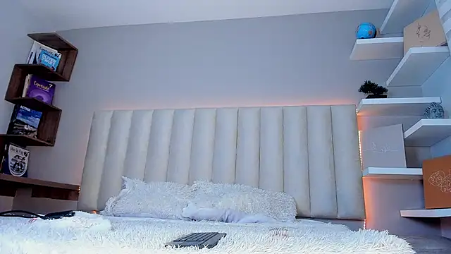 Snapshot of Sally__Walker chatting on 10/29/25, 04:15 Sally Walker online show from 10/29/25, 04:15