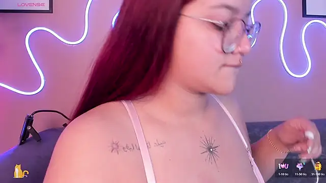 Snapshot of Sally__Walker chatting on 12/17/25, 03:12 Sally Walker online show from 12/17/25, 03:12