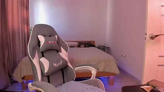 alisahug online show from 04/29/26, 11:14