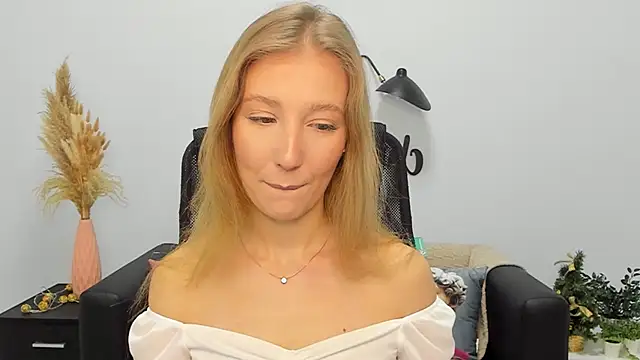 Snapshot of LolaWilsons chatting on 12/29/24, 07:39 LolaWilsons online show from 12/29/24, 07:39