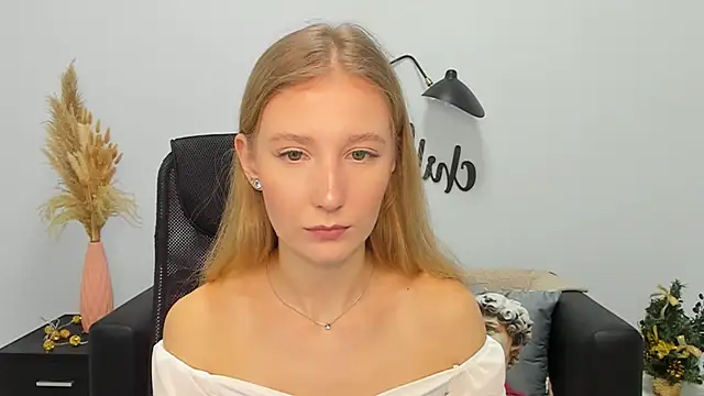 Snapshot of LolaWilsons chatting on 12/29/24, 12:23 LolaWilsons online show from 12/29/24, 12:23