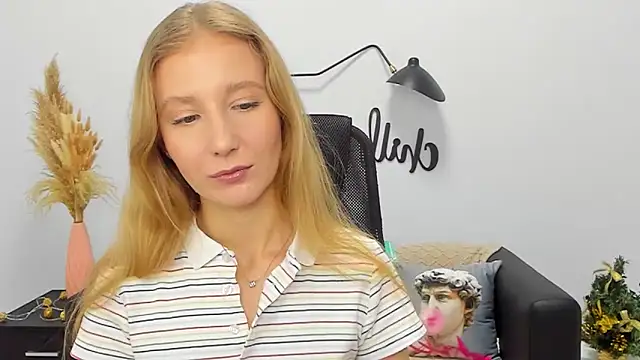 Snapshot of LolaWilsons chatting on 01/05/25, 01:15 LolaWilsons online show from 01/05/25, 01:15