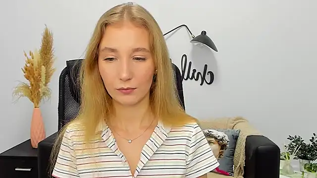 Snapshot of LolaWilsons chatting on 01/11/25, 02:25 LolaWilsons online show from 01/11/25, 02:25