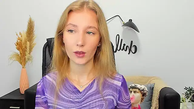 Snapshot of LolaWilsons chatting on 01/17/25, 06:26 LolaWilsons online show from 01/17/25, 06:26