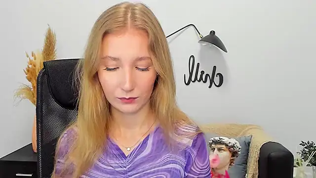 Snapshot of LolaWilsons chatting on 01/17/25, 09:49 LolaWilsons online show from 01/17/25, 09:49