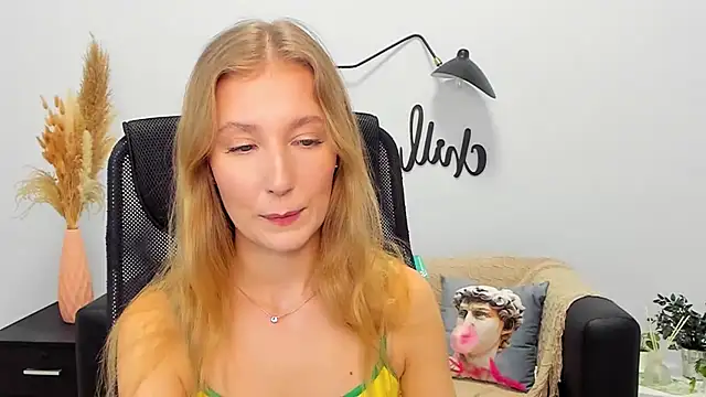 Snapshot of LolaWilsons chatting on 01/17/25, 12:52 LolaWilsons online show from 01/17/25, 12:52